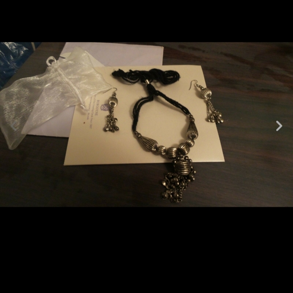 Nacklace and earrings